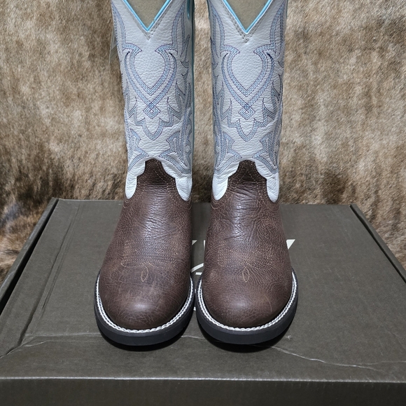 Womens Ariat boots size 7 - Picture 2 of 5